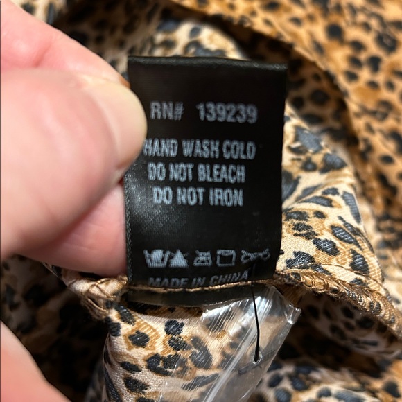 Tuckernuck Pomander Place Carlota Peplum Top Leopard Animal Print XXL
X - Picture 7 of 17